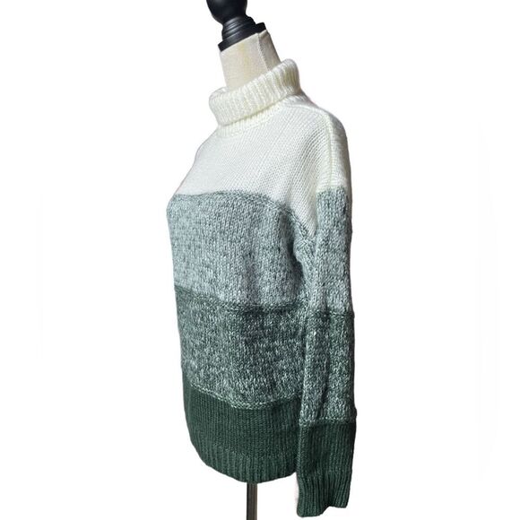 Women's Green and White Color Block Cozy Knit Turtleneck Sweater (Size: Small) - Picture 4 of 10